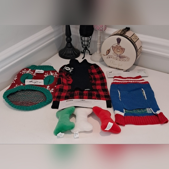 3 Size Small Dog Christmas/Holiday Sweaters with 1 Package of Small Toys NWT - Picture 2 of 6